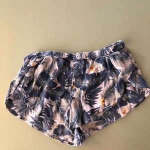 Tobi Palm Print Dolphin shorts